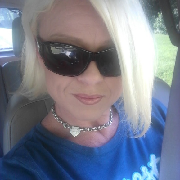 Meet your Posher, Julie - Picture 1 of 1